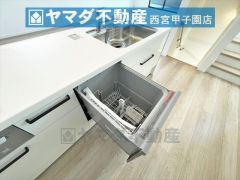 食洗機付きのシステムキッチンです。