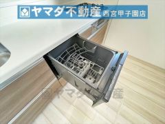 食洗機付きシステムキッチン。