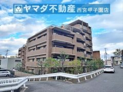 阪急「甲陽園」駅　徒歩16分・阪急「苦楽園口」駅　徒歩18分　閑静な住宅地に建つマンションです。