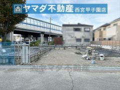 JR「甲子園口」駅より徒歩16分　阪急「武庫之荘」駅より徒歩20分　お買物施設の充実した住環境です。